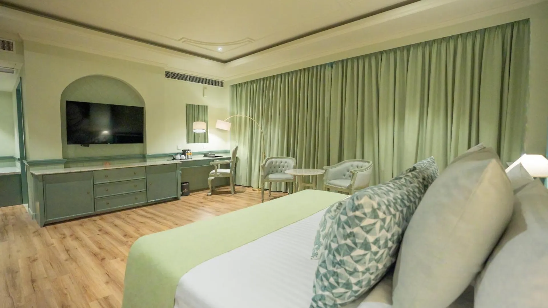 Grandeeza Hotel By Galison Negombo Sri Lanka